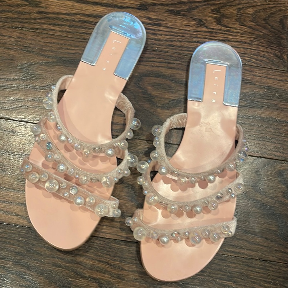 Pearl details sandals